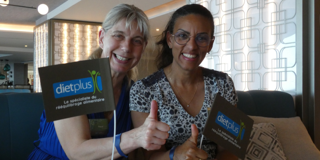 Deux franchisées dietplus savourent leur réussite lors d'un voyage à Malaga.