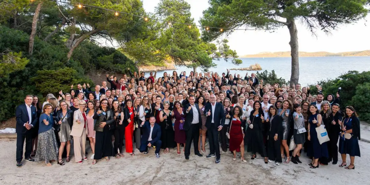 Le réseau de franchisés dietplus lors de la convention annuelle à Hyères en 2025.