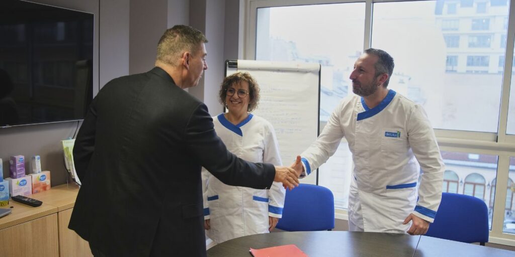 Des franchisés heureux d’avoir lancé leur entreprise.